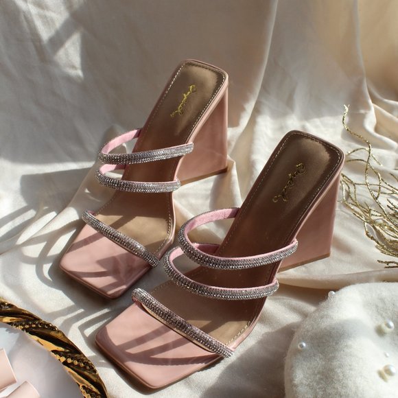 🚨LAST ONE// Blush strappy block heel - Picture 4 of 9